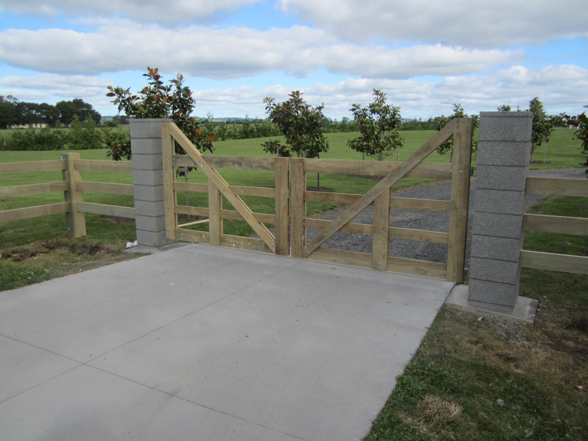 G-4 Custom Kerikeri Double Gate Set